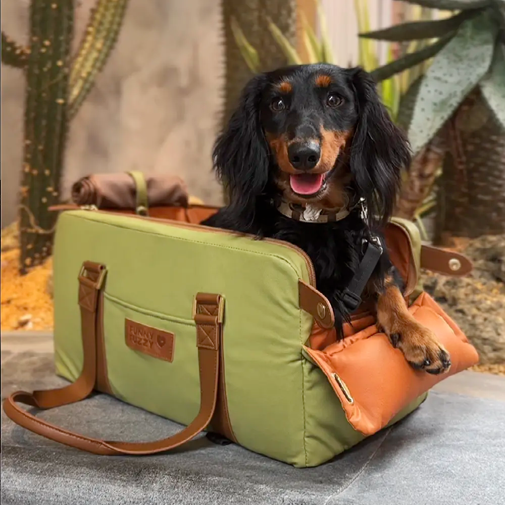 Asiento para mascotas y transportadora de cuero sintético de lujo para el consola de seguridad del automóvil - Urban Voyager