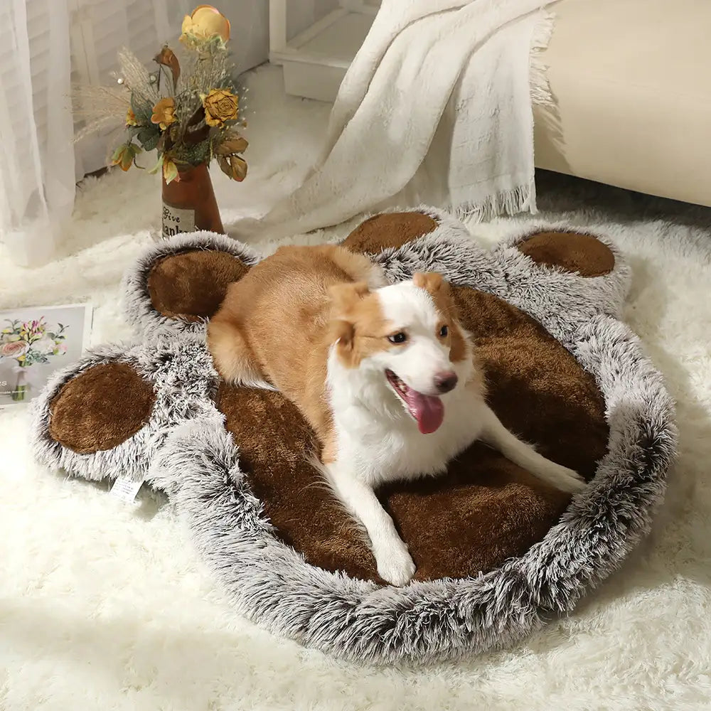 Alfombrilla de mascota grande y cómoda de felpa suave con forma de pata de oso