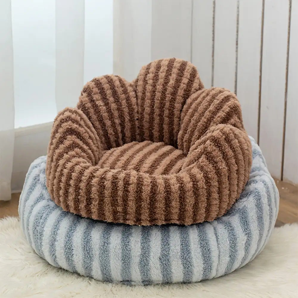 Petal-Shaped Striped Plush Pet Sofa Bed