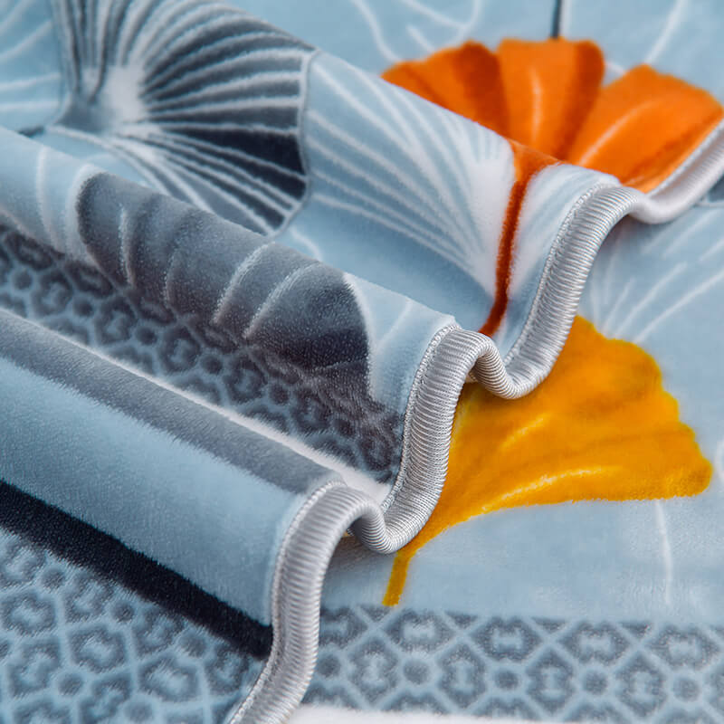 Cómodo juego de sábanas de terciopelo de leche con estampado floral hogareño y falda de cama