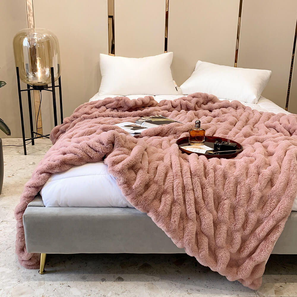 Super Soft Faux Fur & Velvet Luxury Pet Shrow Maneta humana