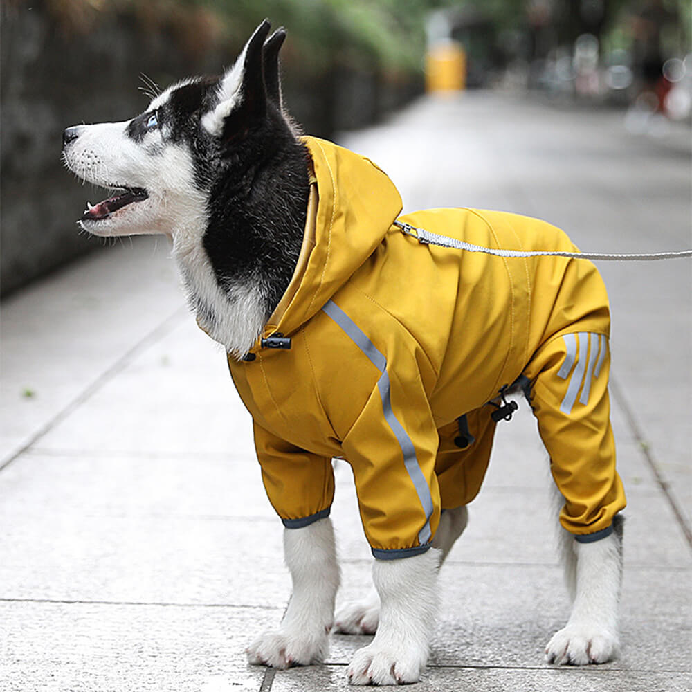 Elegante impermeable ajustable con tiras reflectantes para perros con capucha