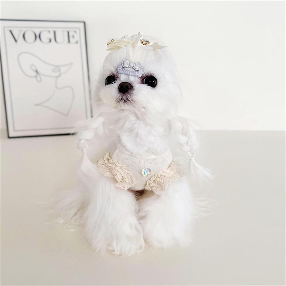 Elegante vestido de encaje blanco para perro con detalle de corazón: perfecto para ocasiones especiales