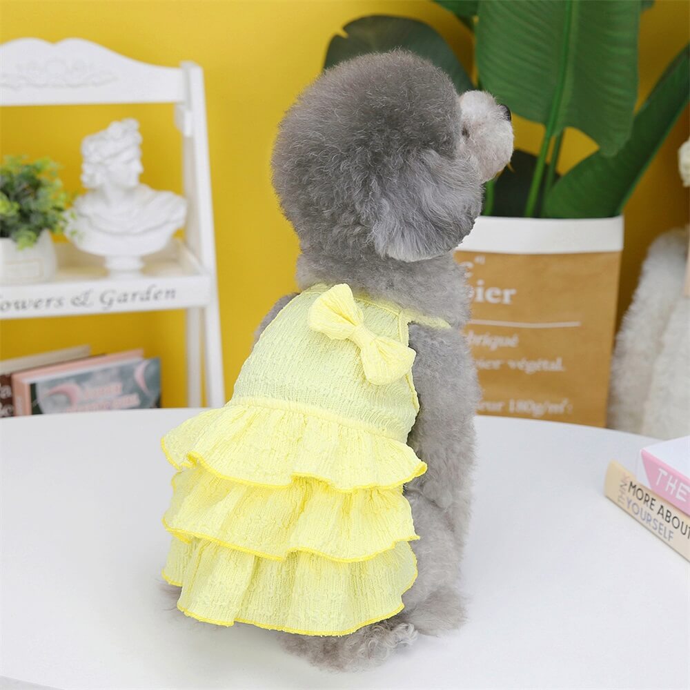 Adorable vestido con volantes y lazo para perros: perfecto para salidas de verano