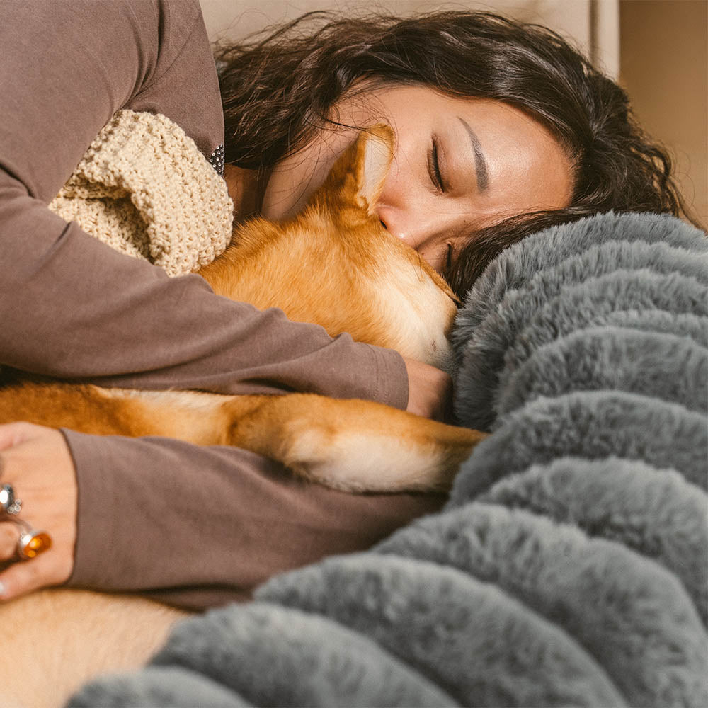 Cama para perros humana clásica, grande y esponjosa Dount - Cuddle Cradle