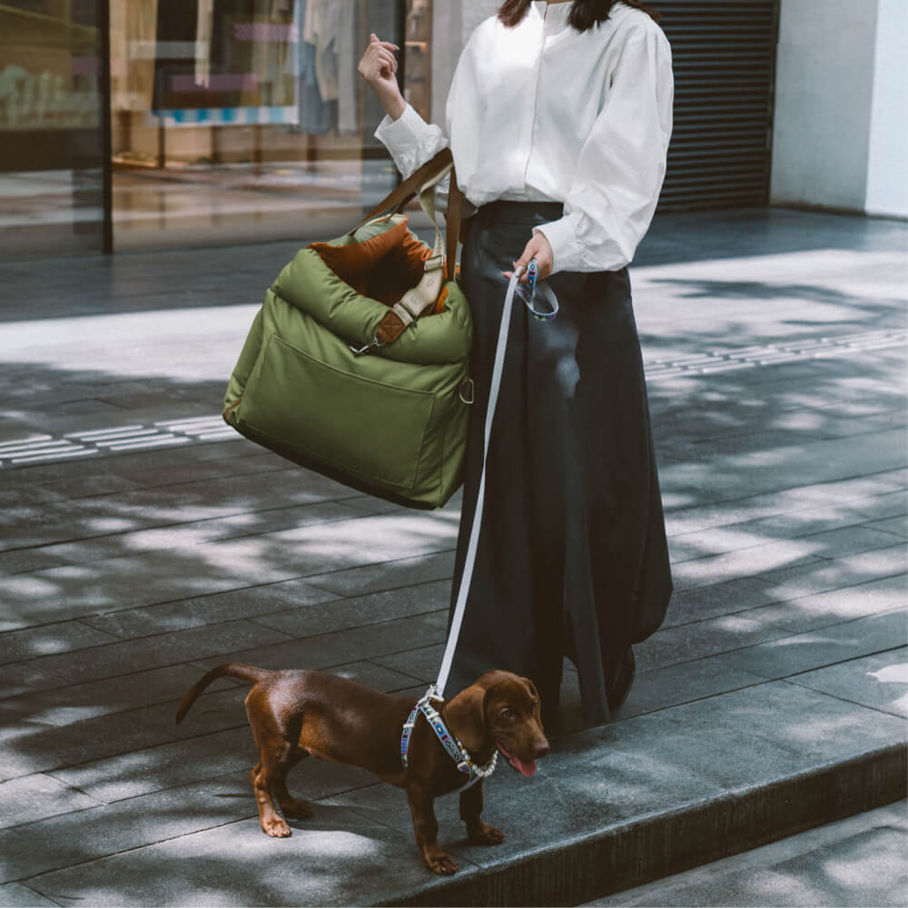 Cama elevada de asiento para perros de cuero sintético de lujo: Urban Voyager