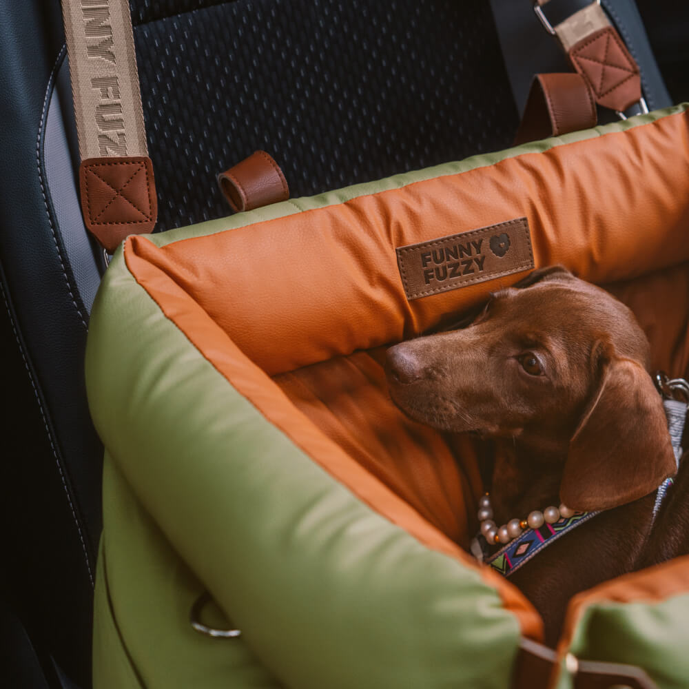 Cama elevada de asiento para perros de cuero sintético de lujo: Urban Voyager