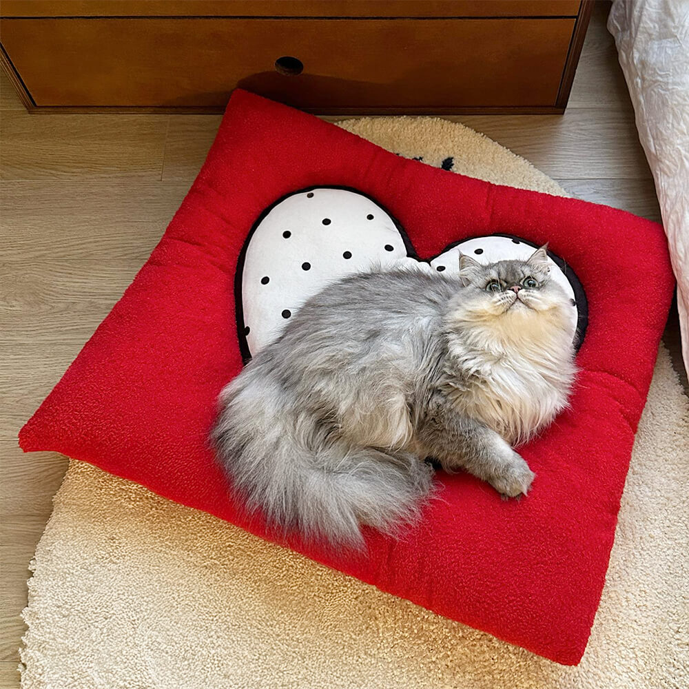 Alfombrilla cómoda y a rayas con forma de corazón para perros y gatos