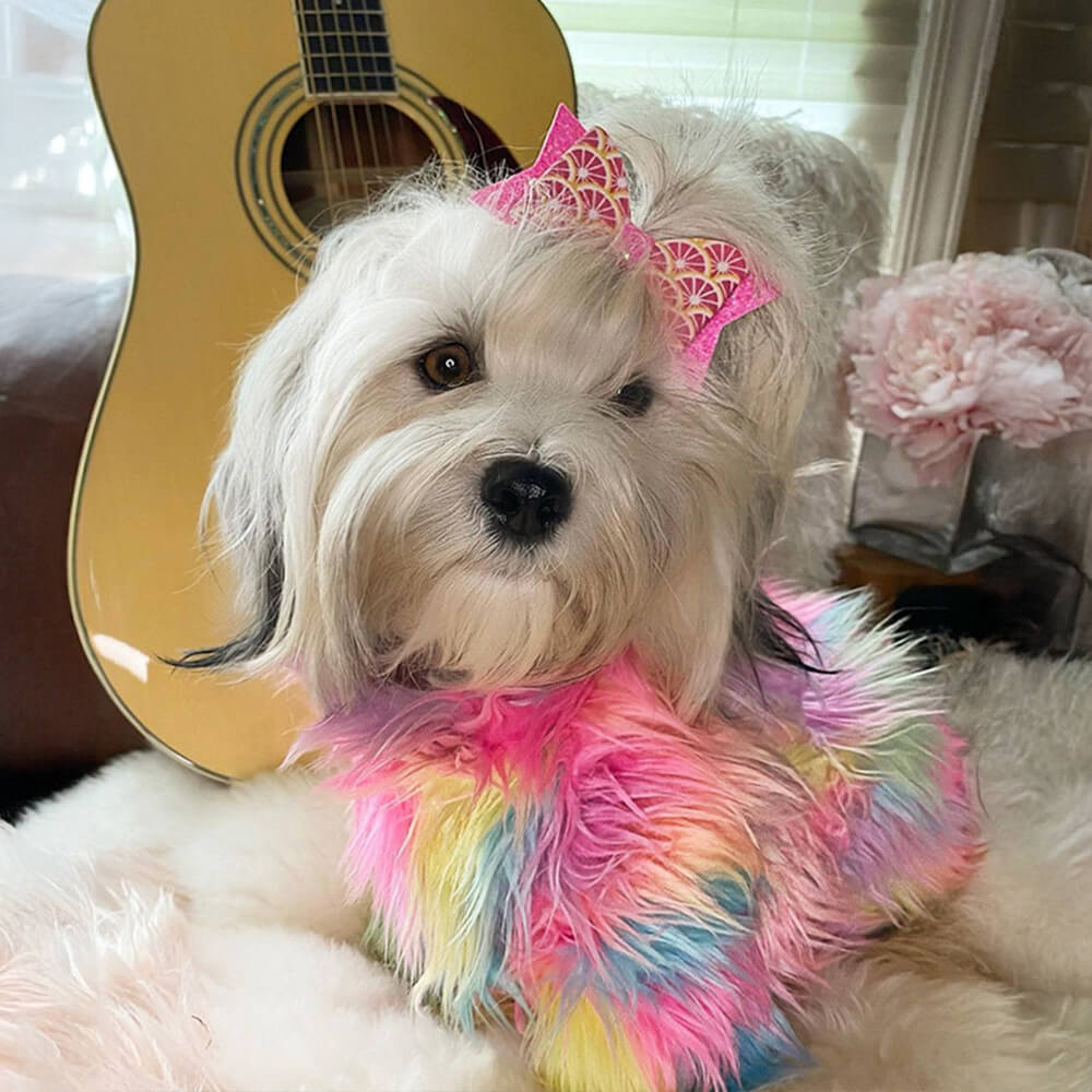 Elegante abrigo de piel sintética de colores suaves y esponjosos para perros