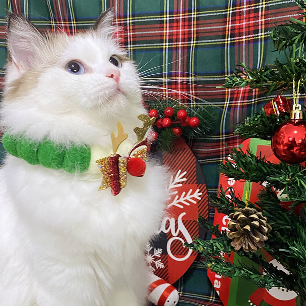 Collar babero ajustable para perros y gatos con adornos de bolas de pompones navideños