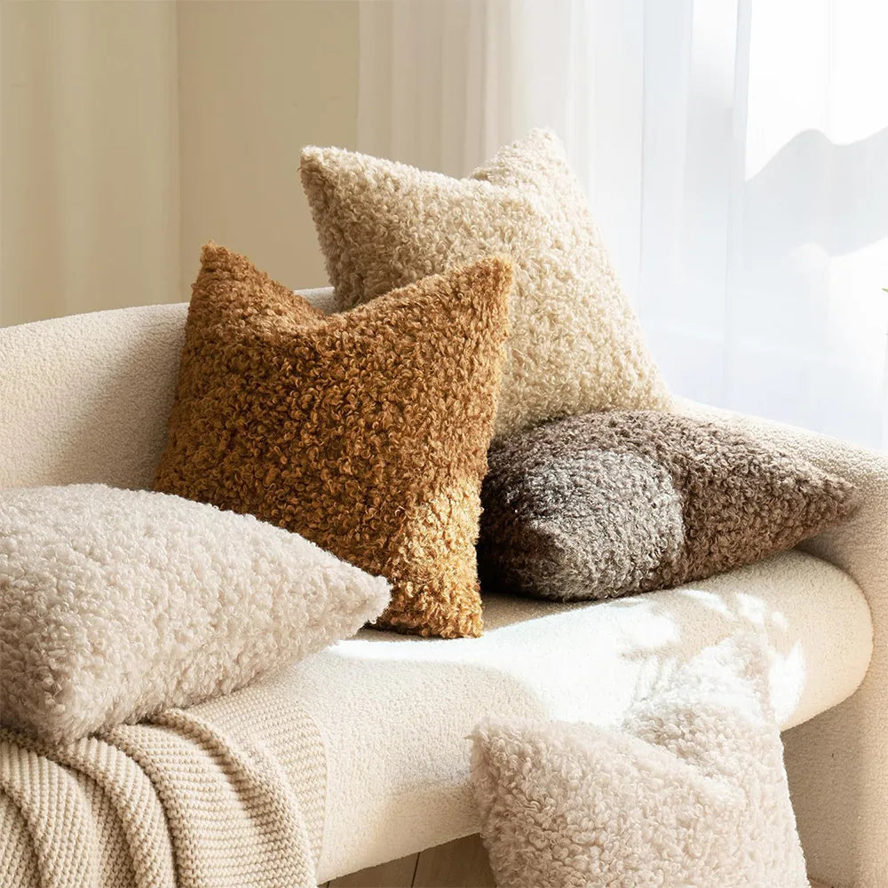 Cojín decorativo de terciopelo suave y elegante con forma de oso
