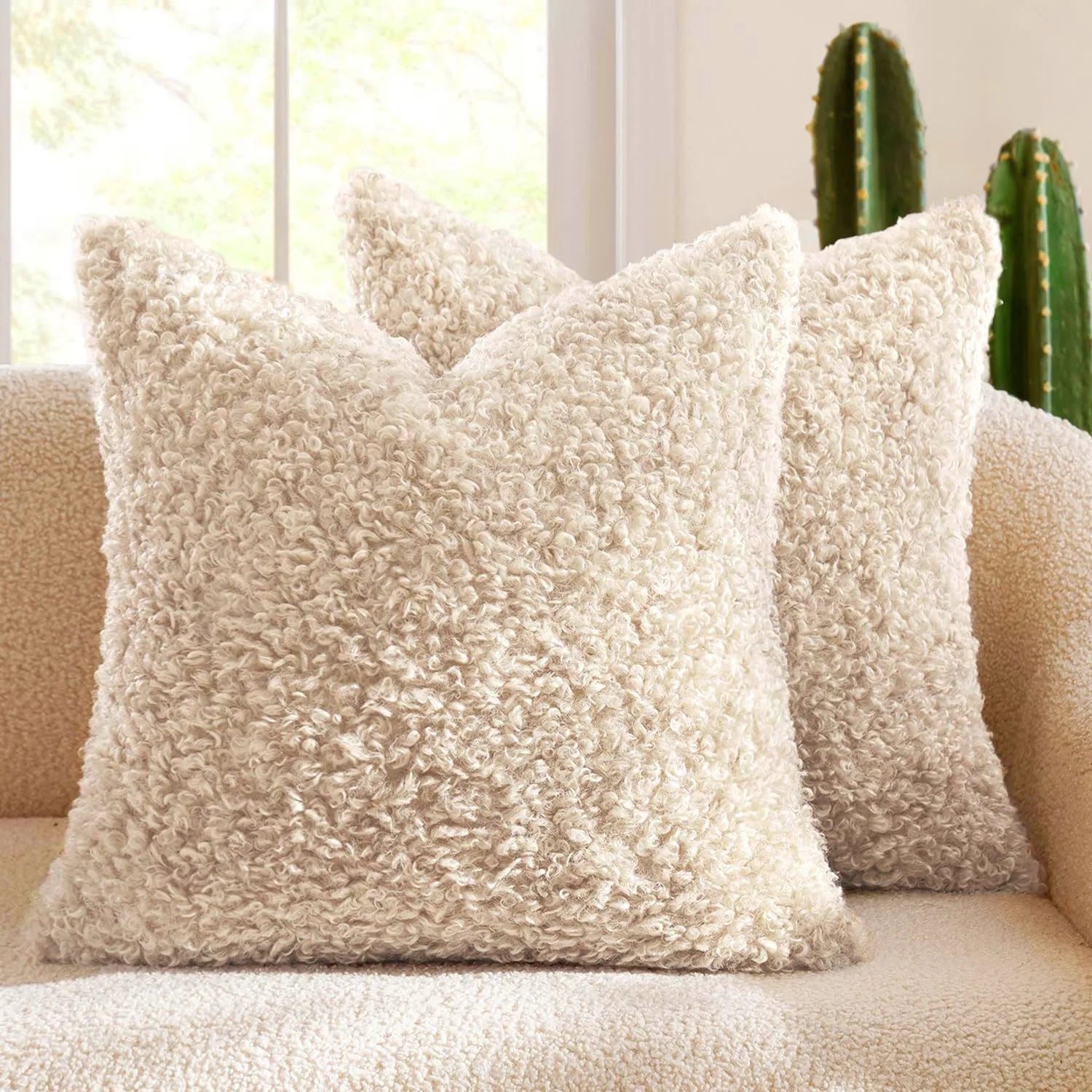 Cojín decorativo de terciopelo suave y elegante con forma de oso