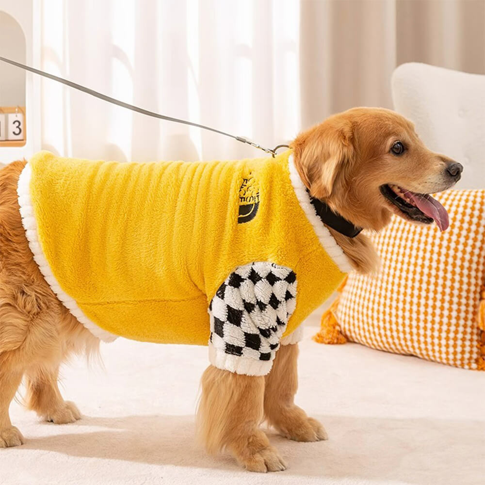 Chaqueta de abrigo para perro de felpa cálida con diseño de tablero de ajedrez y estilo elegante