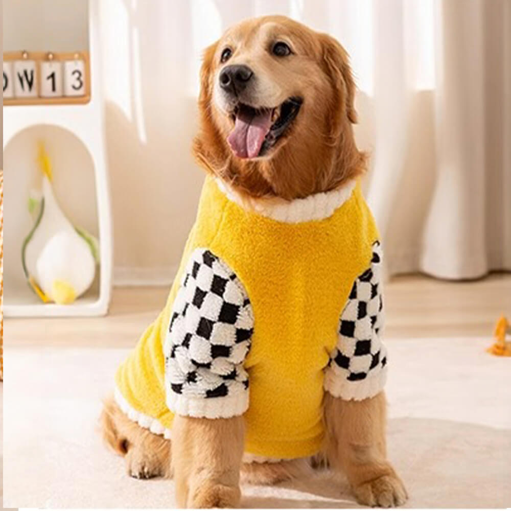 Chaqueta de abrigo para perro de felpa cálida con diseño de tablero de ajedrez y estilo elegante