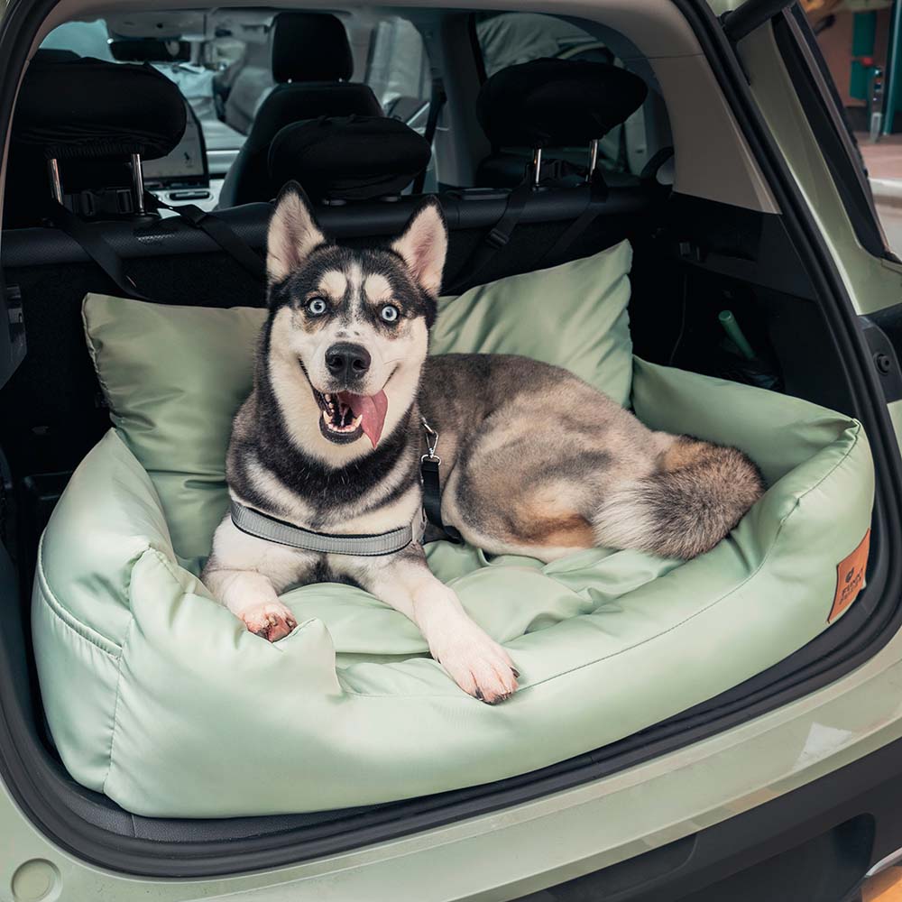 Cama de respaldo impermeable y segura para perros medianos y grandes para viajes en coche