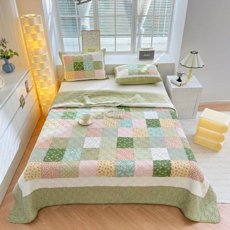 Garden Chic Luxury Reversible 3 Piece Quilt & Shams Set