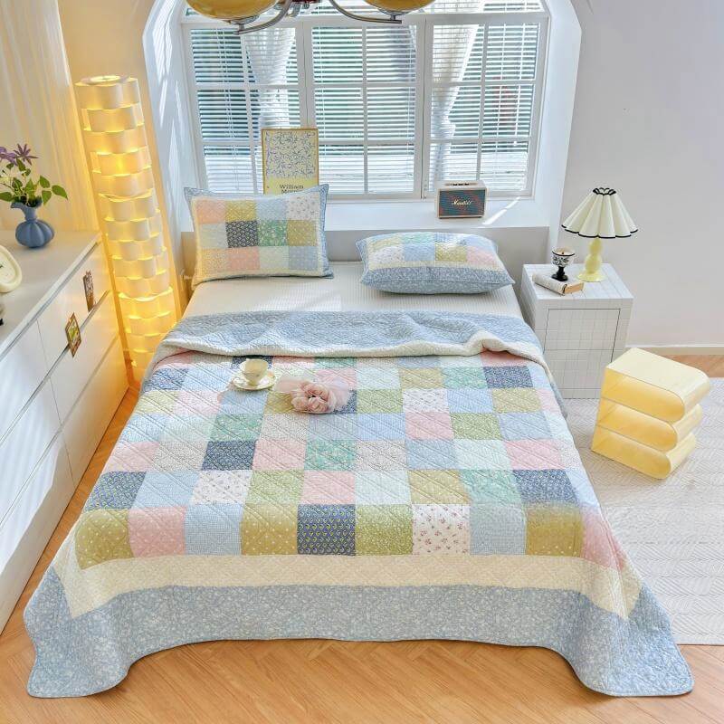 Garden Chic Luxury Reversible 3 Piece Quilt & Shams Set