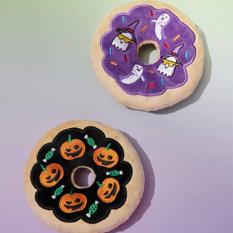 Juguete para perros de peluche con forma de donut de Halloween