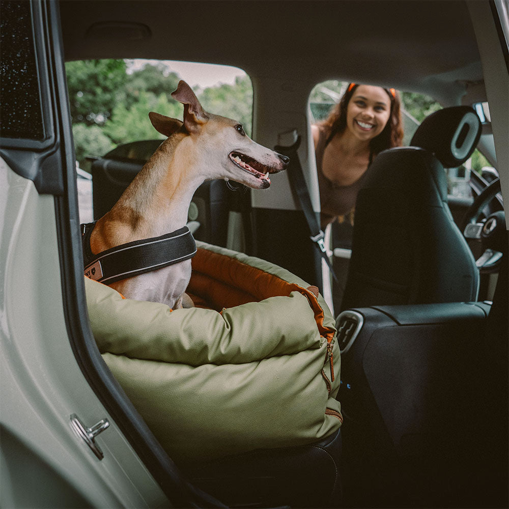 Cama elevadora grande de lujo con asiento de coche para perros de piel sintética - Urban Voyager