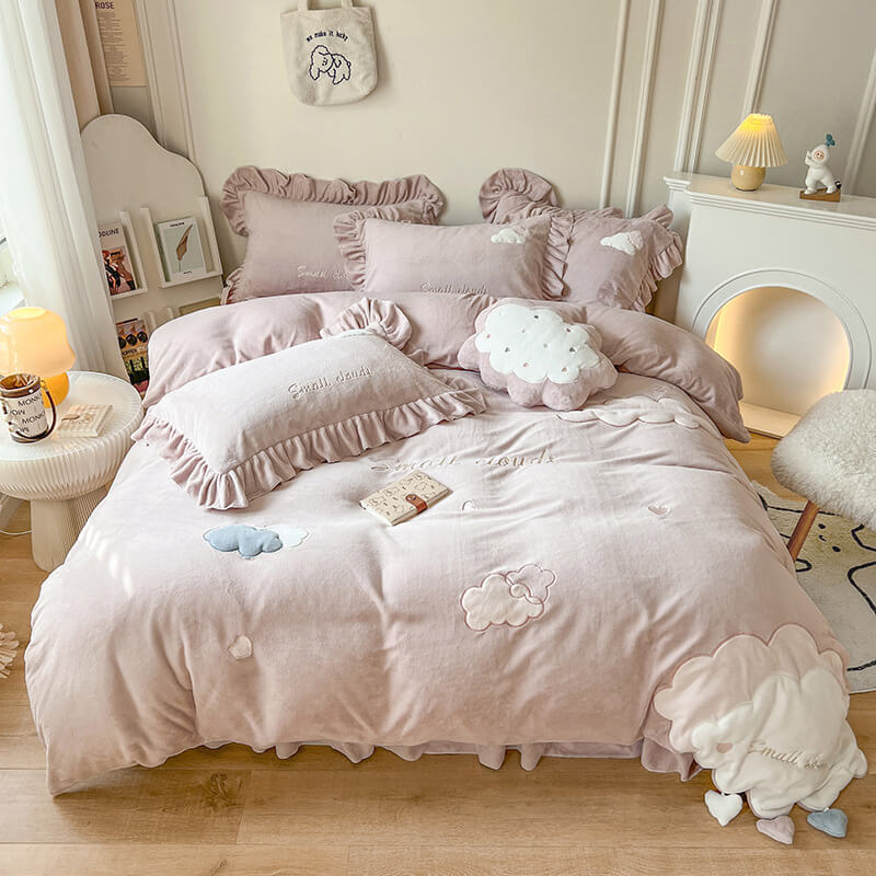 Juego de sábanas bordadas Milk Velvet Cloud Comfort con faldón de cama