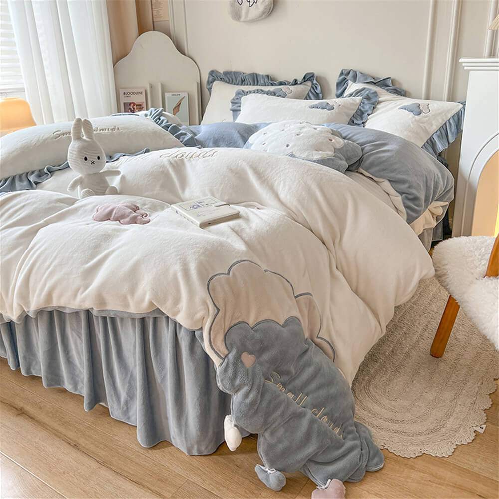 Juego de sábanas bordadas Milk Velvet Cloud Comfort con faldón de cama