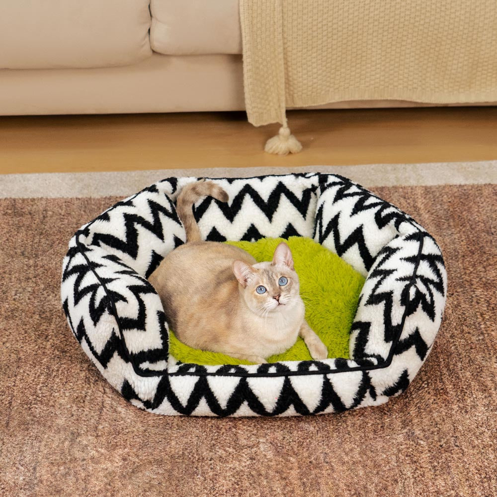 Cama para gatos de chevrón Plush Retreat - El abrazo cálido