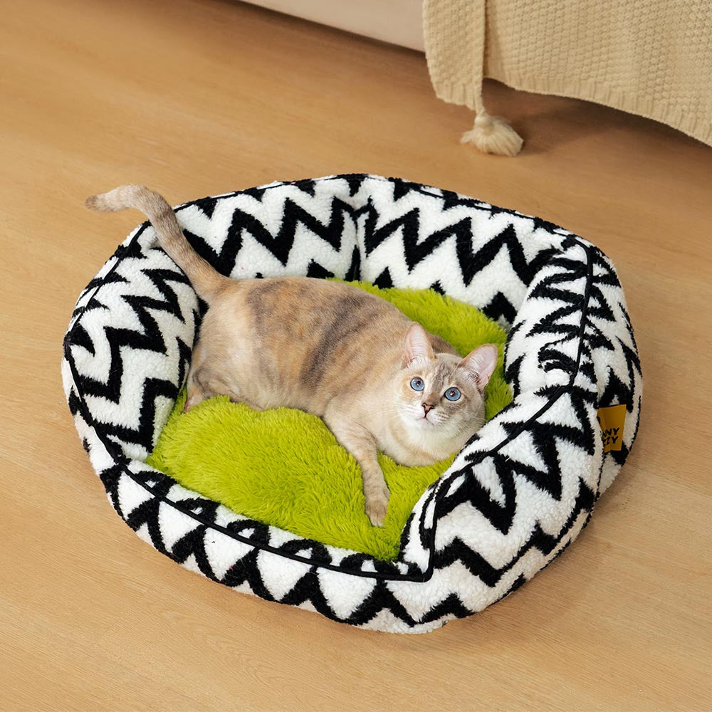 Cama para gatos de chevrón Plush Retreat - El abrazo cálido