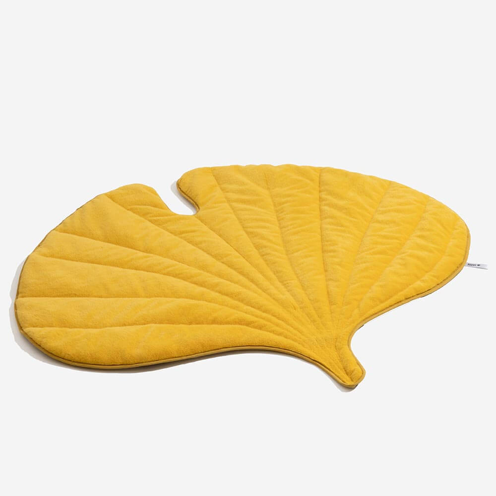 Alfombrilla lavable para perros con forma de hoja de peluche - The Leaf Collector