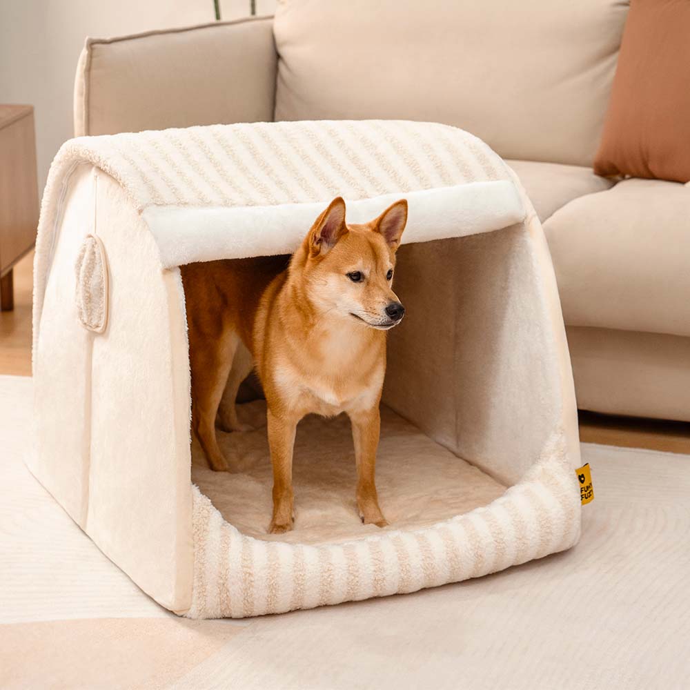 Cama ortopédica para perros con diseño de casa a rayas de moda: Cozy Hideaway