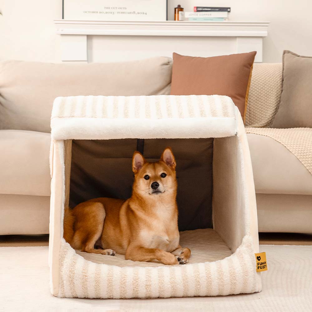 Cama ortopédica para perros con diseño de casa a rayas de moda: Cozy Hideaway