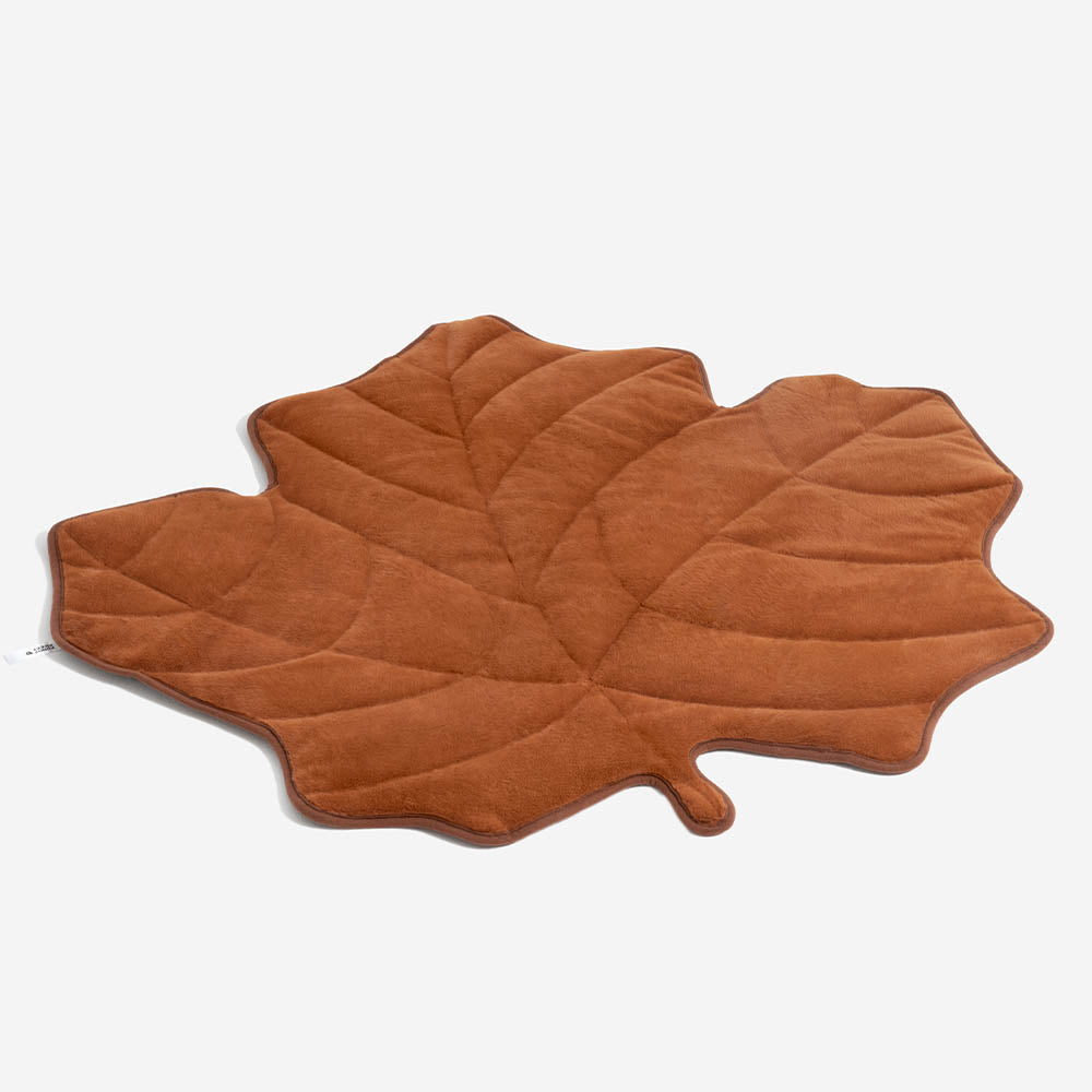 Alfombrilla lavable para perros con forma de hoja de peluche - The Leaf Collector