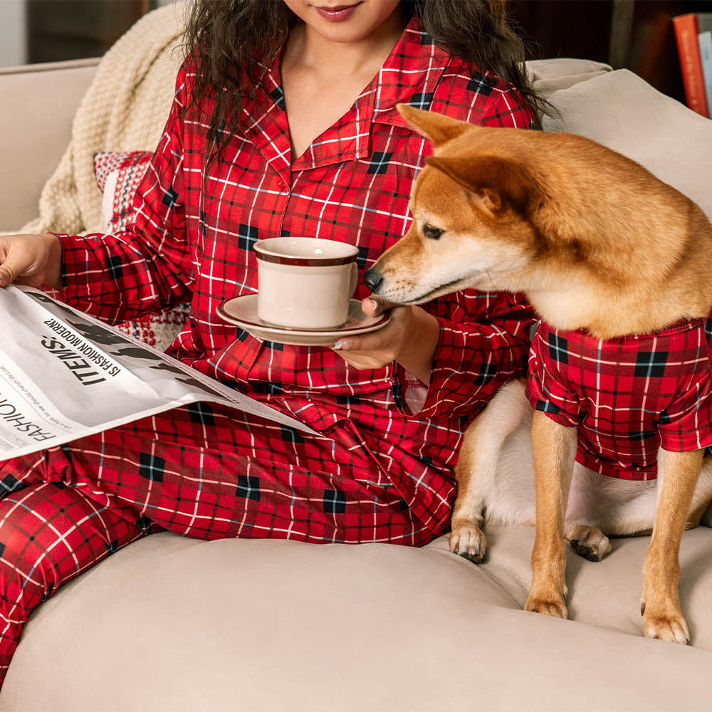 Pijama de cuerpo entero a cuadros rojos, agradable para la piel, a juego para perro y dueño