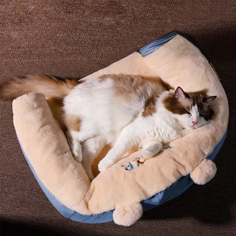 Lindo sofá cama para gatos con forma de oso